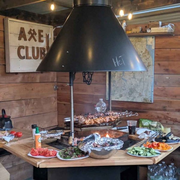 HUTBBQ2 600x600 1